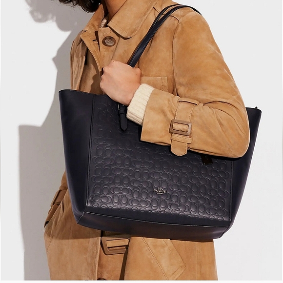 Turnlock Tote In Signature Leather 👜 - Picture 3 of 5